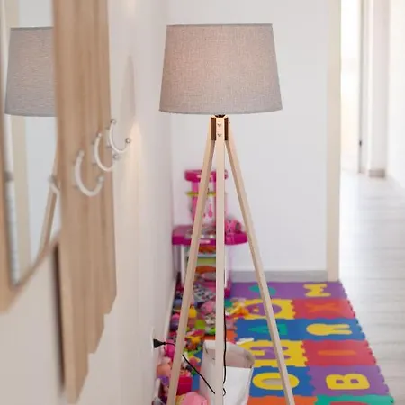 Mabel's Home. Modern דירה גולם